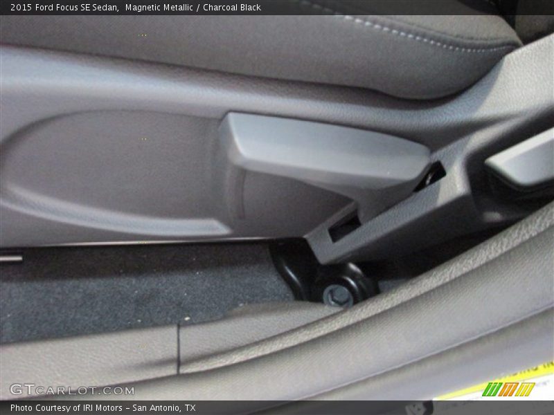 Magnetic Metallic / Charcoal Black 2015 Ford Focus SE Sedan