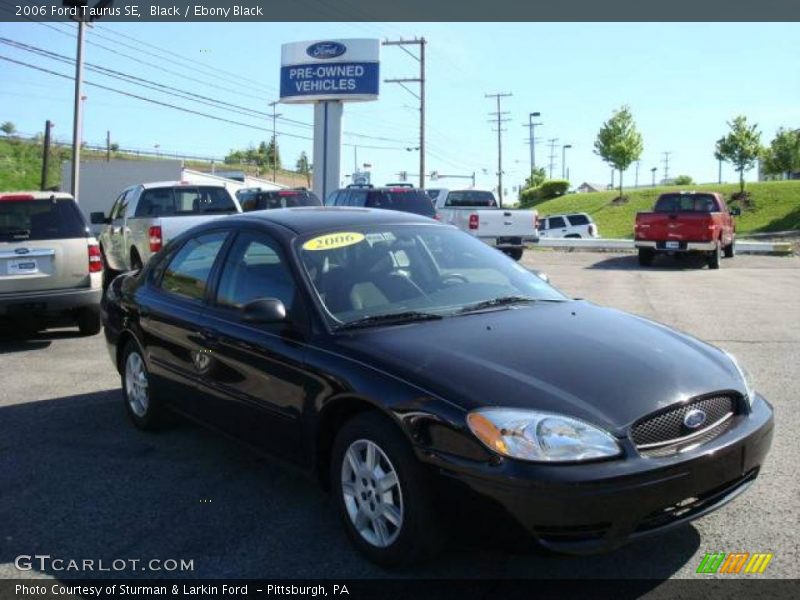 Black / Ebony Black 2006 Ford Taurus SE