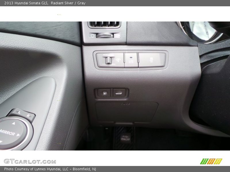 Radiant Silver / Gray 2013 Hyundai Sonata GLS
