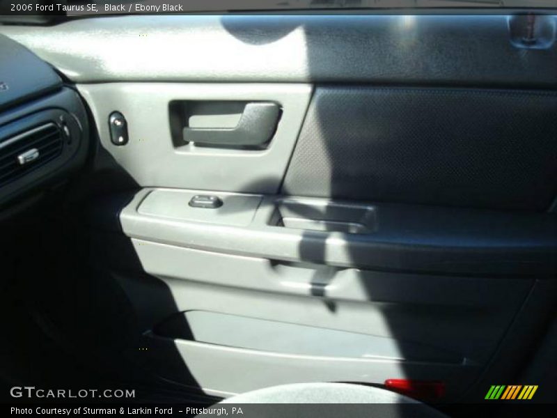 Black / Ebony Black 2006 Ford Taurus SE