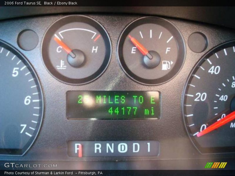 Black / Ebony Black 2006 Ford Taurus SE
