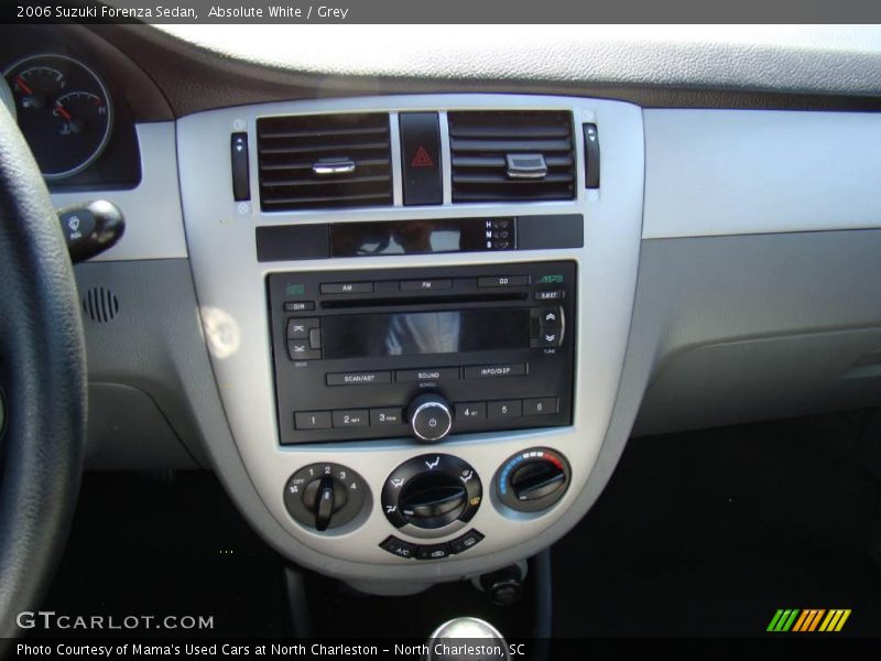Absolute White / Grey 2006 Suzuki Forenza Sedan
