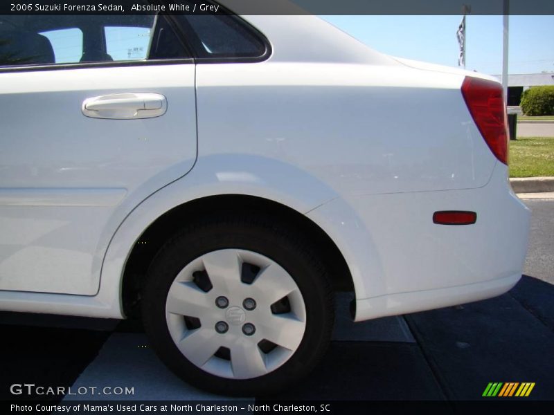 Absolute White / Grey 2006 Suzuki Forenza Sedan