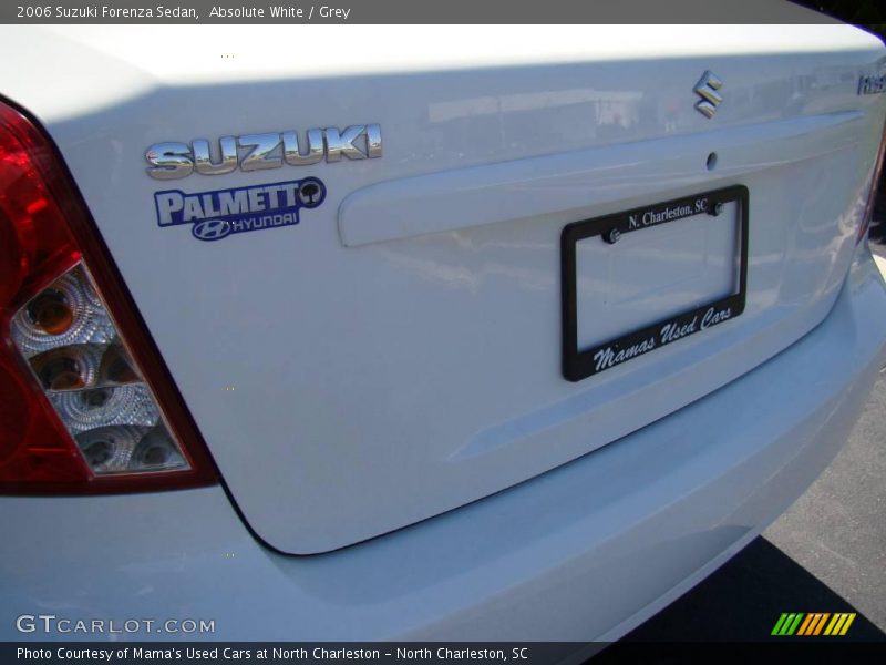 Absolute White / Grey 2006 Suzuki Forenza Sedan