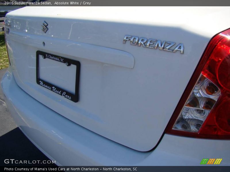 Absolute White / Grey 2006 Suzuki Forenza Sedan