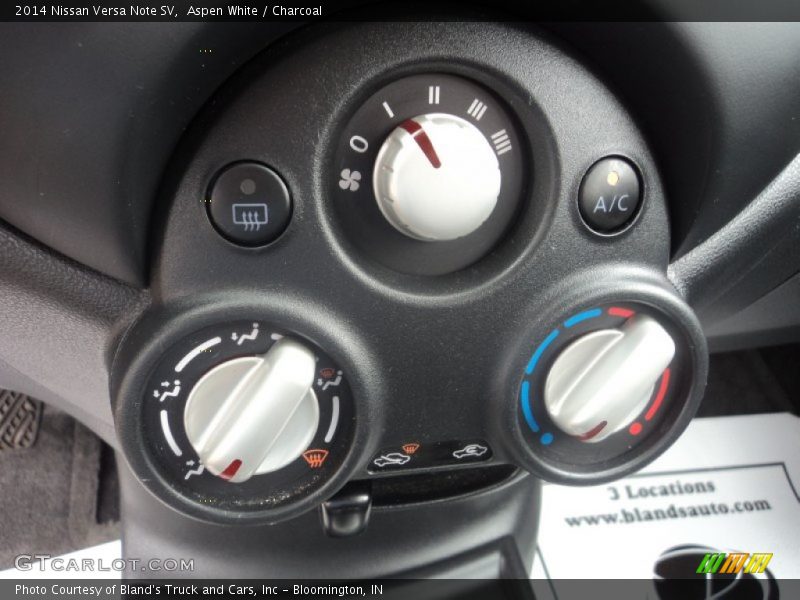 Aspen White / Charcoal 2014 Nissan Versa Note SV