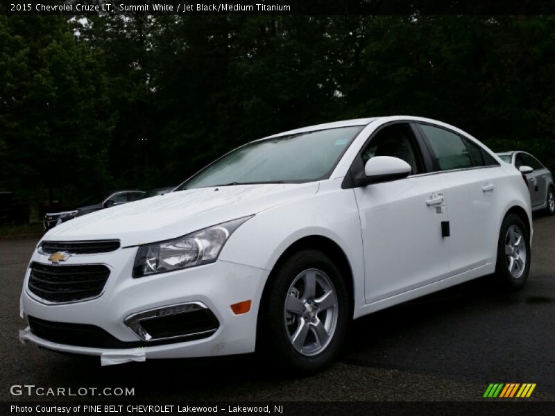 Front 3/4 View of 2015 Cruze LT