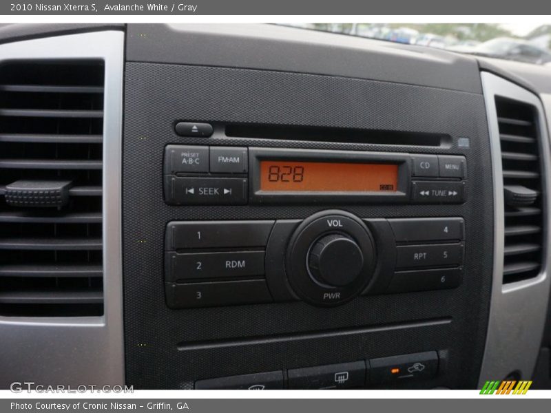 Avalanche White / Gray 2010 Nissan Xterra S