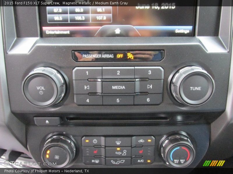 Magnetic Metallic / Medium Earth Gray 2015 Ford F150 XLT SuperCrew
