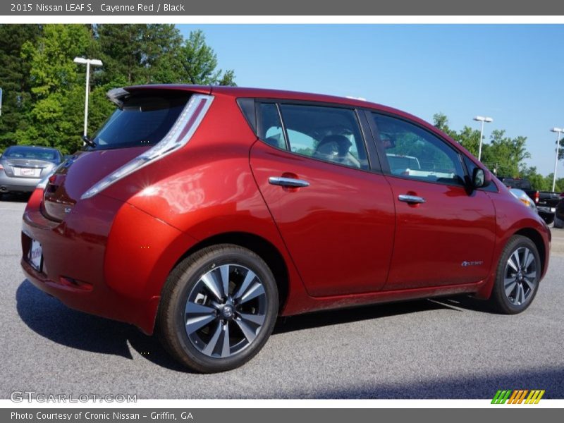 Cayenne Red / Black 2015 Nissan LEAF S