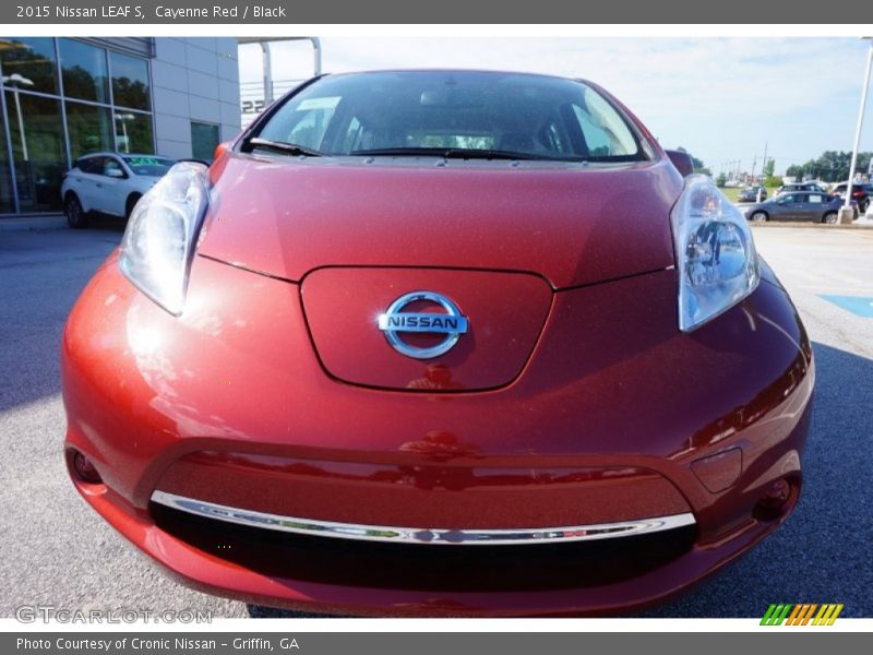 Cayenne Red / Black 2015 Nissan LEAF S