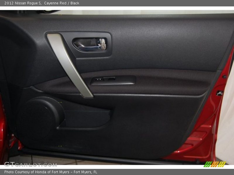 Cayenne Red / Black 2012 Nissan Rogue S