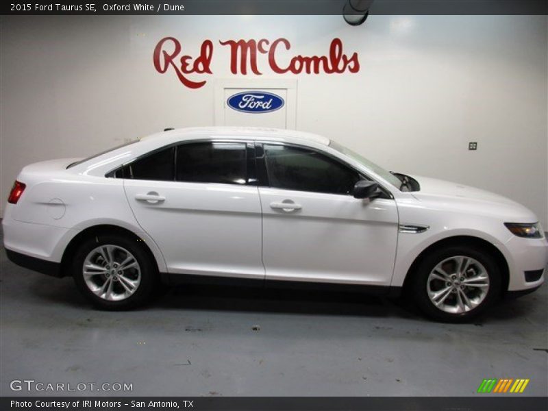 Oxford White / Dune 2015 Ford Taurus SE