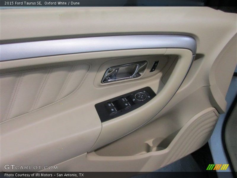 Oxford White / Dune 2015 Ford Taurus SE