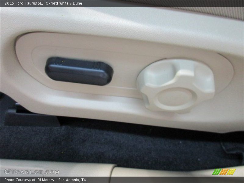 Oxford White / Dune 2015 Ford Taurus SE