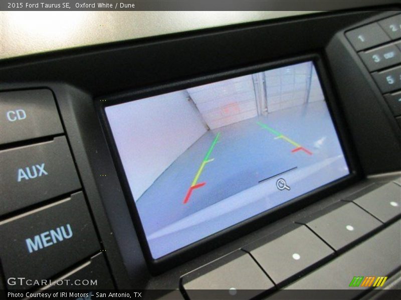 Oxford White / Dune 2015 Ford Taurus SE