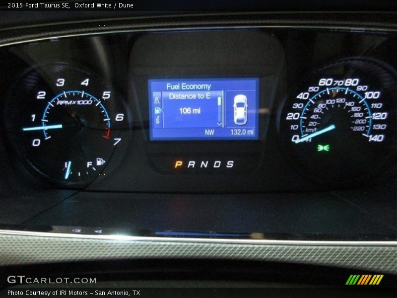Oxford White / Dune 2015 Ford Taurus SE
