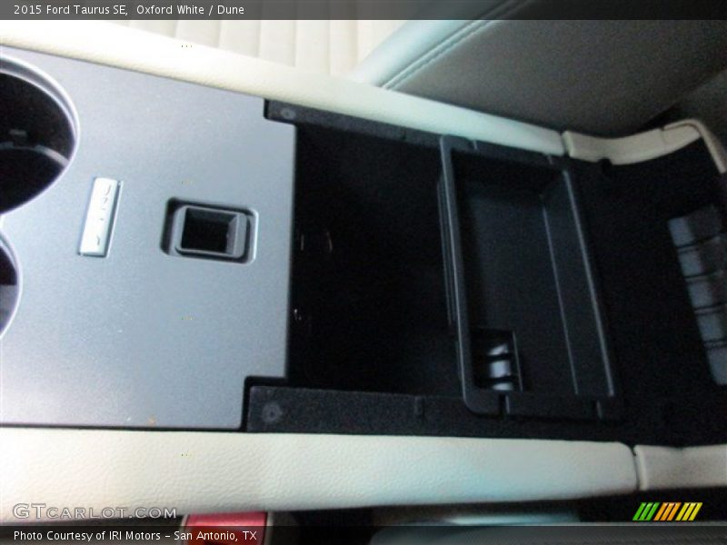 Oxford White / Dune 2015 Ford Taurus SE