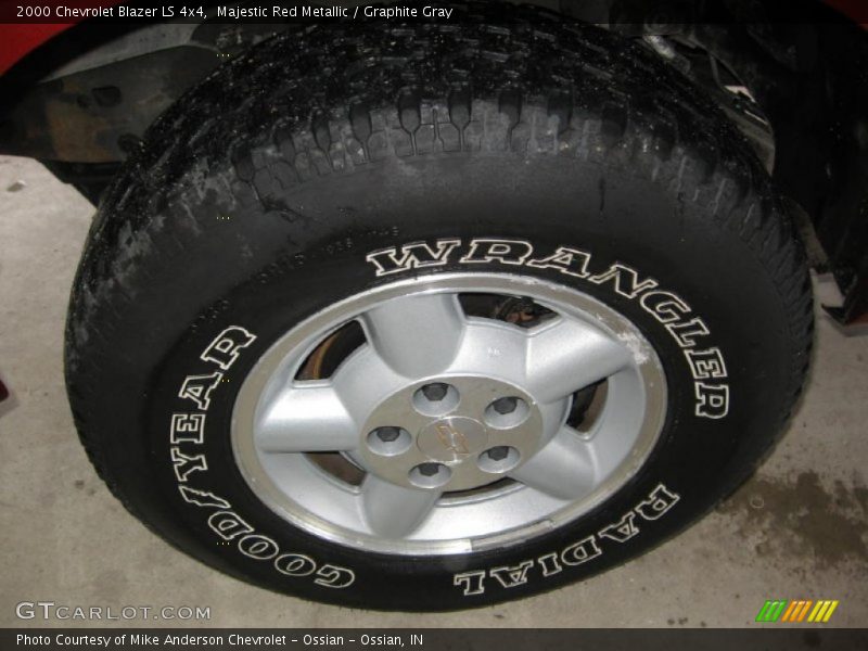 Majestic Red Metallic / Graphite Gray 2000 Chevrolet Blazer LS 4x4
