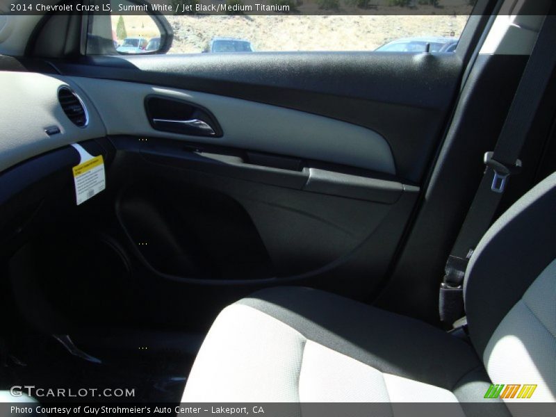 Summit White / Jet Black/Medium Titanium 2014 Chevrolet Cruze LS