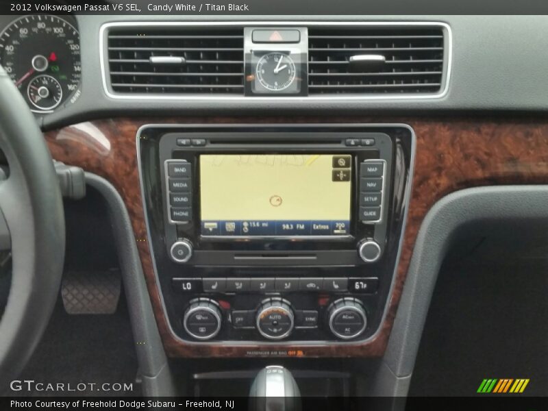 Candy White / Titan Black 2012 Volkswagen Passat V6 SEL