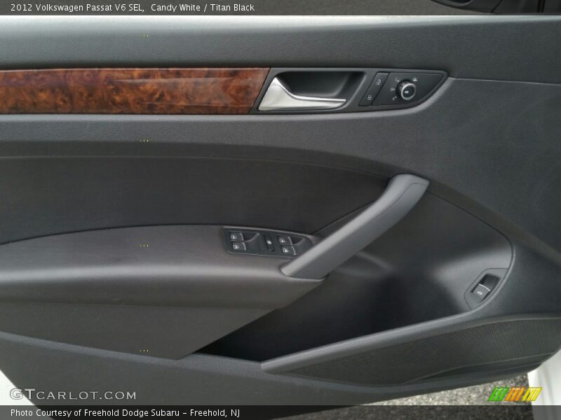 Candy White / Titan Black 2012 Volkswagen Passat V6 SEL