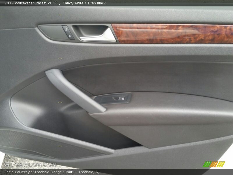 Candy White / Titan Black 2012 Volkswagen Passat V6 SEL