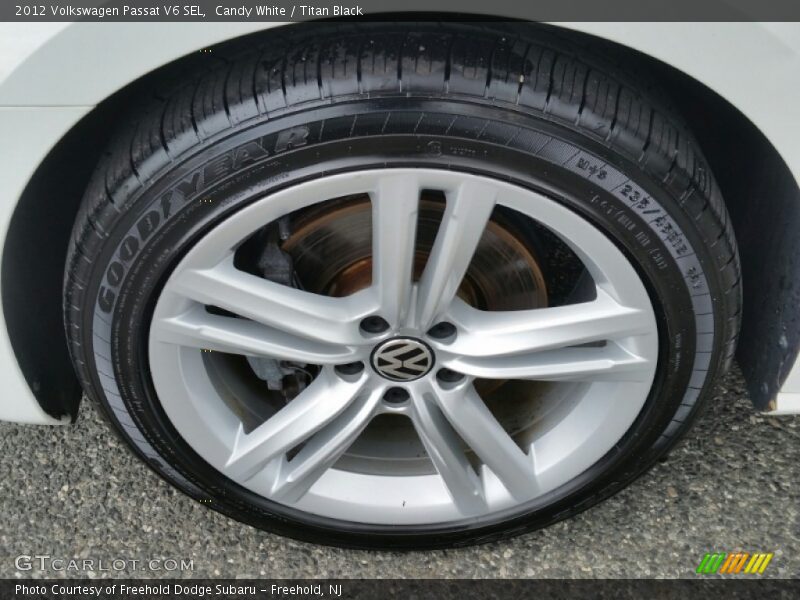 Candy White / Titan Black 2012 Volkswagen Passat V6 SEL