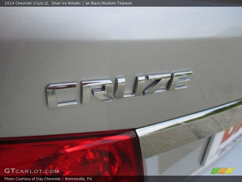 Silver Ice Metallic / Jet Black/Medium Titanium 2014 Chevrolet Cruze LS