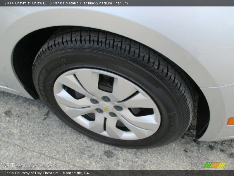 Silver Ice Metallic / Jet Black/Medium Titanium 2014 Chevrolet Cruze LS