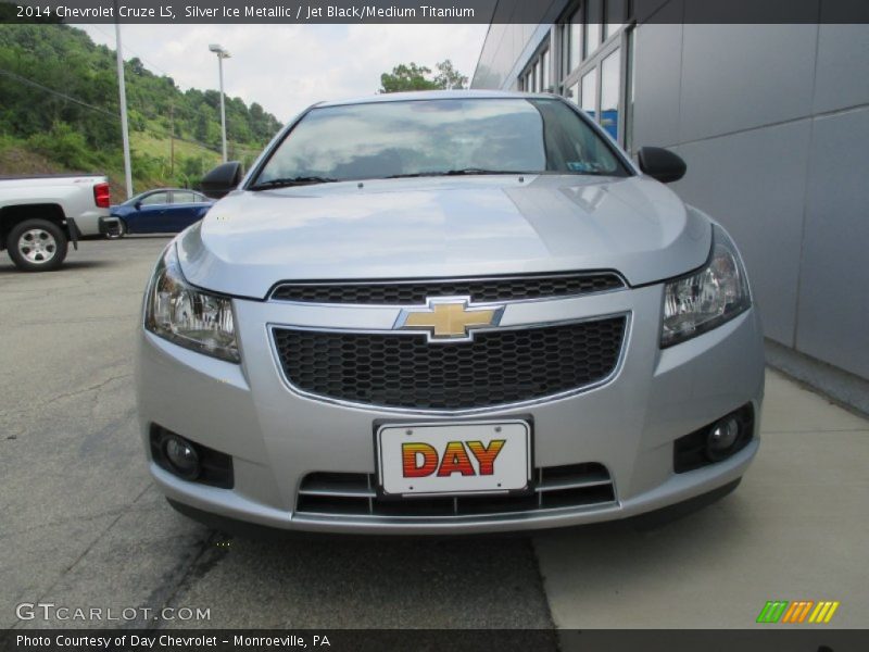 Silver Ice Metallic / Jet Black/Medium Titanium 2014 Chevrolet Cruze LS