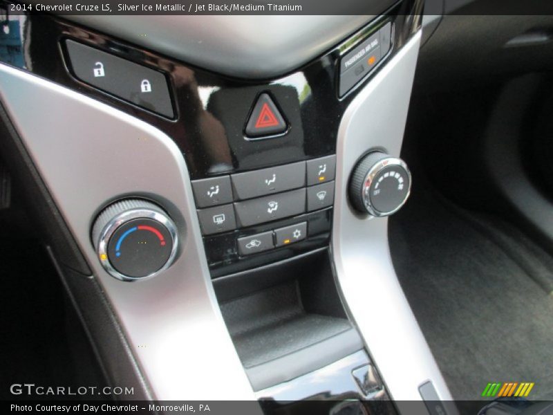 Silver Ice Metallic / Jet Black/Medium Titanium 2014 Chevrolet Cruze LS