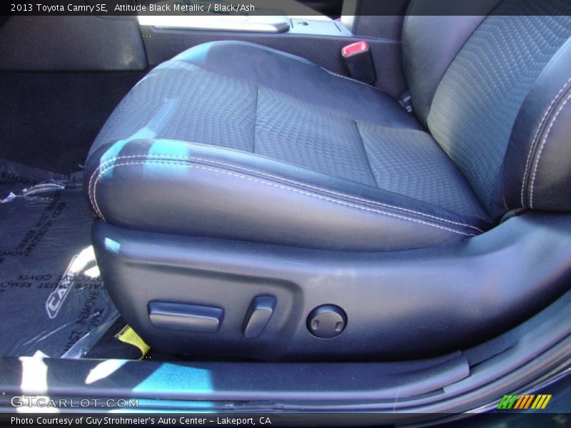 Attitude Black Metallic / Black/Ash 2013 Toyota Camry SE