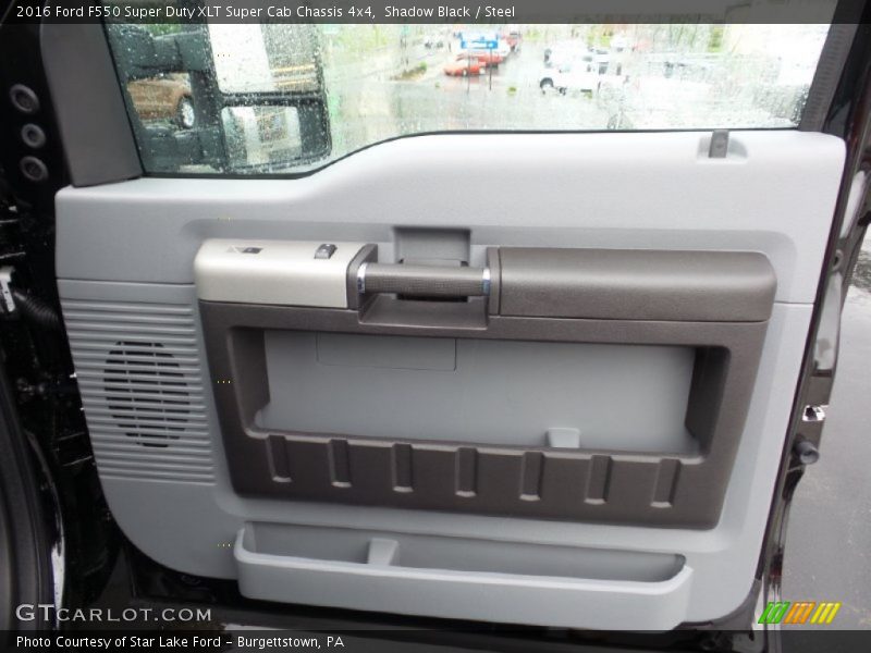 Door Panel of 2016 F550 Super Duty XLT Super Cab Chassis 4x4