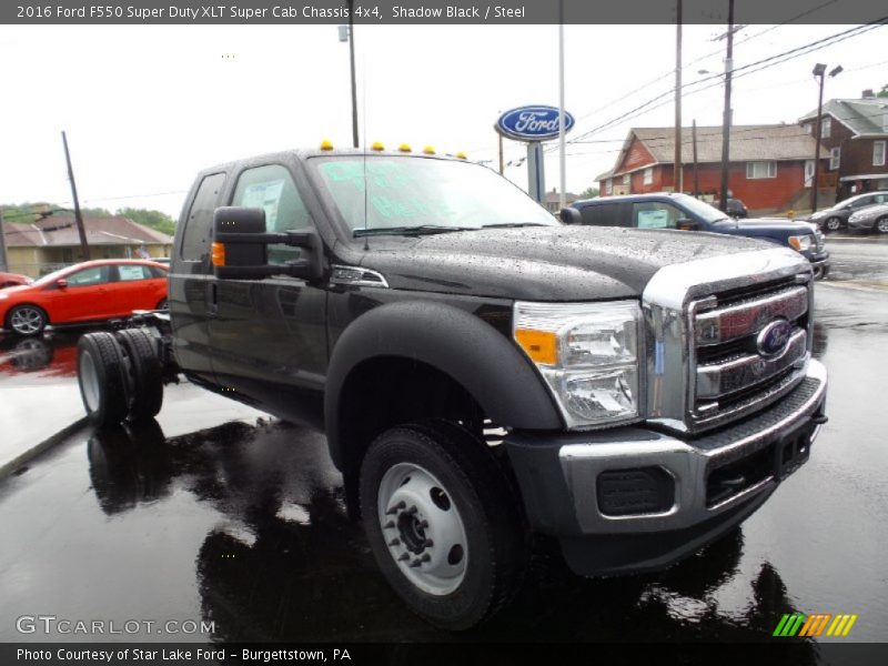 Front 3/4 View of 2016 F550 Super Duty XLT Super Cab Chassis 4x4