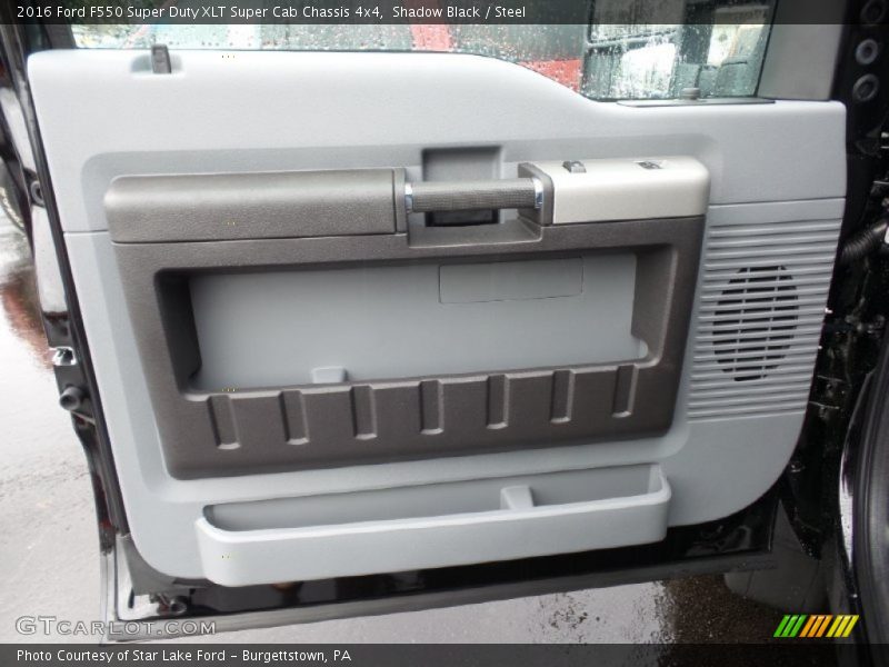 Door Panel of 2016 F550 Super Duty XLT Super Cab Chassis 4x4