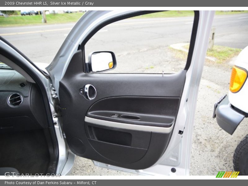 Silver Ice Metallic / Gray 2009 Chevrolet HHR LS