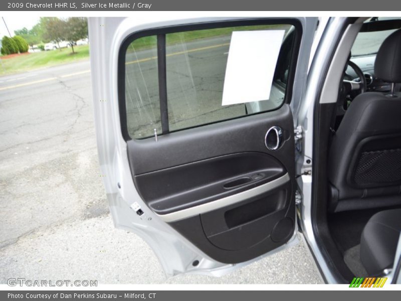 Silver Ice Metallic / Gray 2009 Chevrolet HHR LS