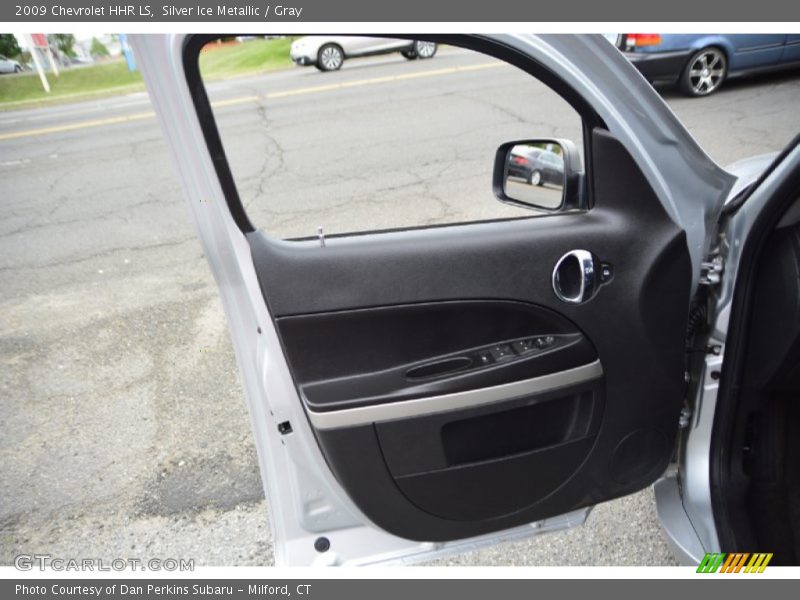 Silver Ice Metallic / Gray 2009 Chevrolet HHR LS