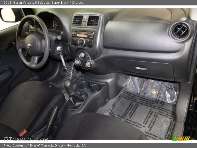 Super Black / Charcoal 2013 Nissan Versa 1.6 S Sedan