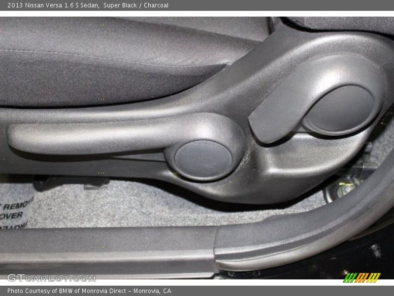 Super Black / Charcoal 2013 Nissan Versa 1.6 S Sedan