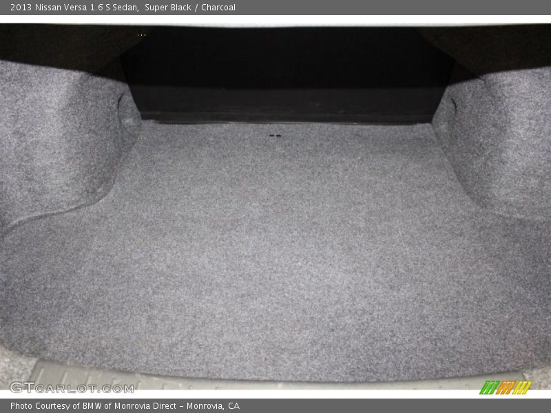 Super Black / Charcoal 2013 Nissan Versa 1.6 S Sedan
