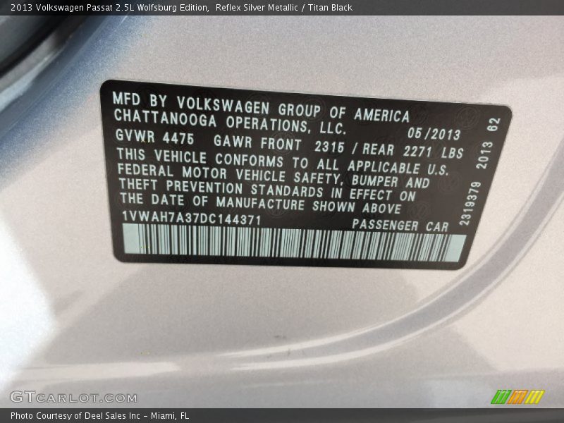 Reflex Silver Metallic / Titan Black 2013 Volkswagen Passat 2.5L Wolfsburg Edition