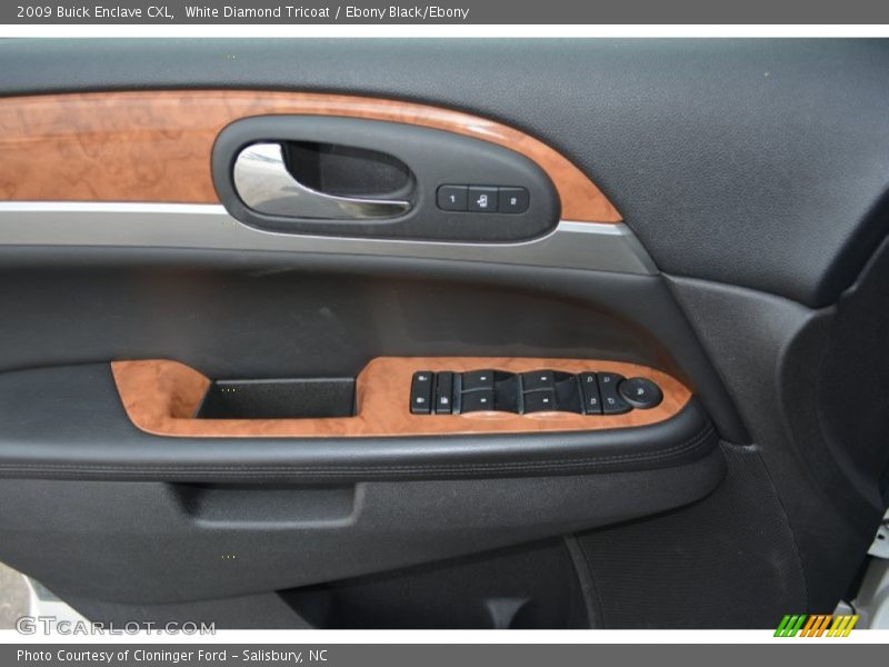 White Diamond Tricoat / Ebony Black/Ebony 2009 Buick Enclave CXL