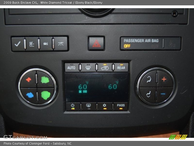 White Diamond Tricoat / Ebony Black/Ebony 2009 Buick Enclave CXL