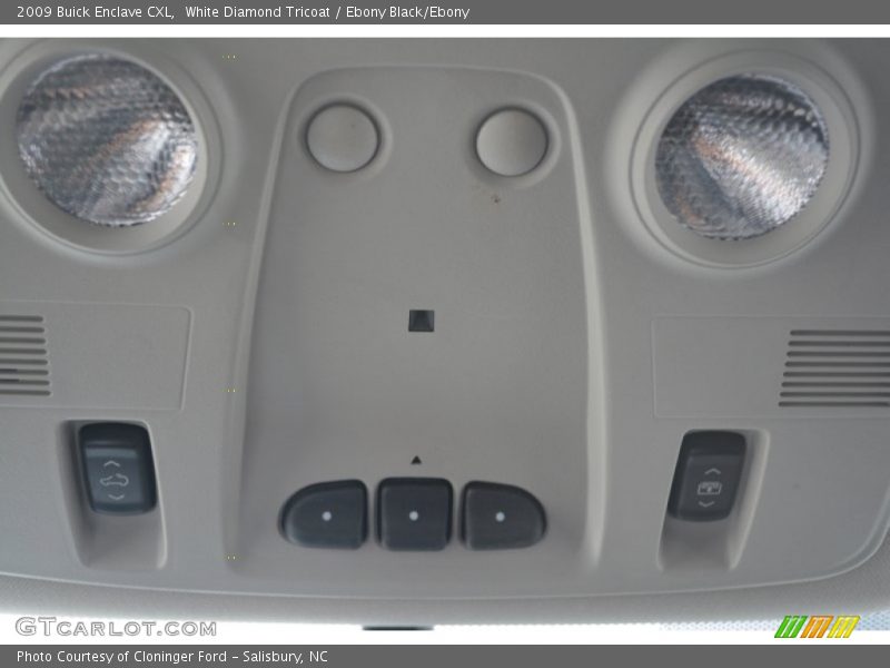 White Diamond Tricoat / Ebony Black/Ebony 2009 Buick Enclave CXL