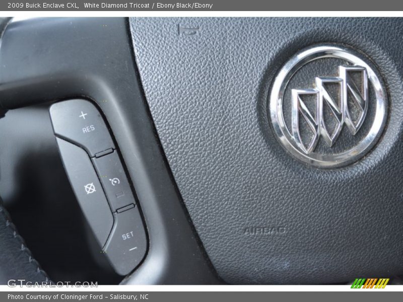 White Diamond Tricoat / Ebony Black/Ebony 2009 Buick Enclave CXL