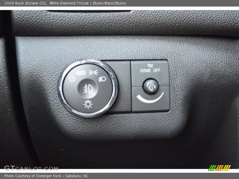 White Diamond Tricoat / Ebony Black/Ebony 2009 Buick Enclave CXL