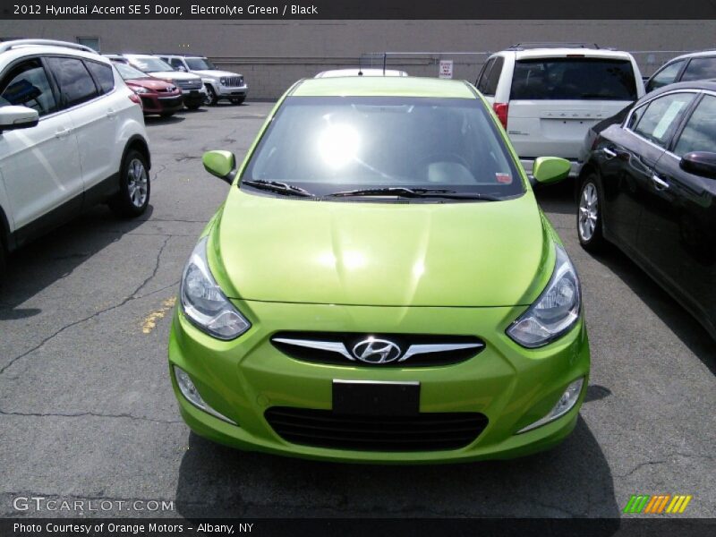 Electrolyte Green / Black 2012 Hyundai Accent SE 5 Door