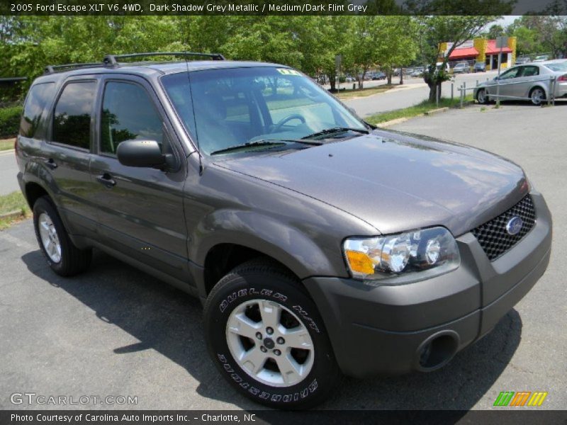Front 3/4 View of 2005 Escape XLT V6 4WD